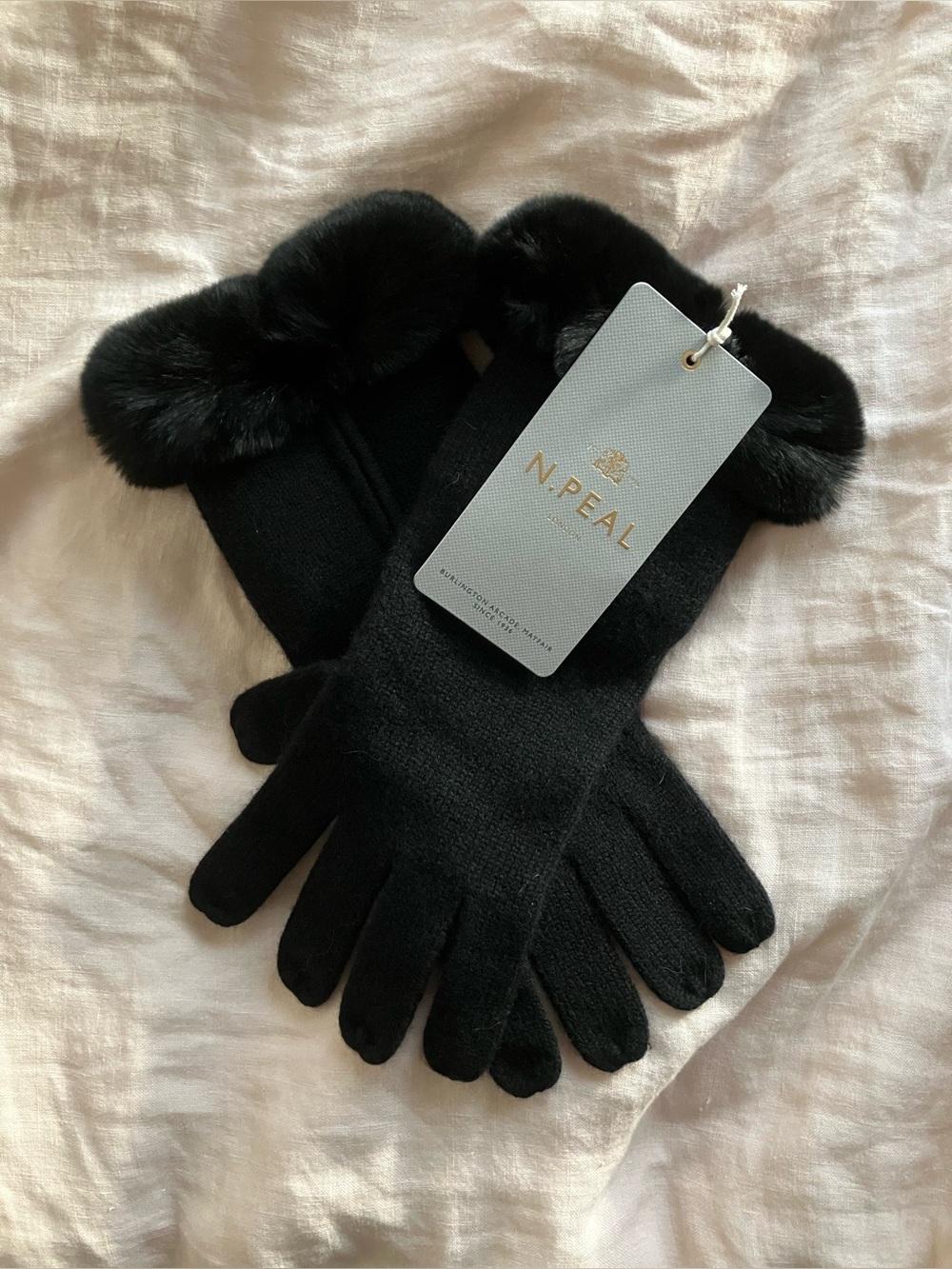 N Peal bnwt Black Cashmere Gloves with Fur Trim